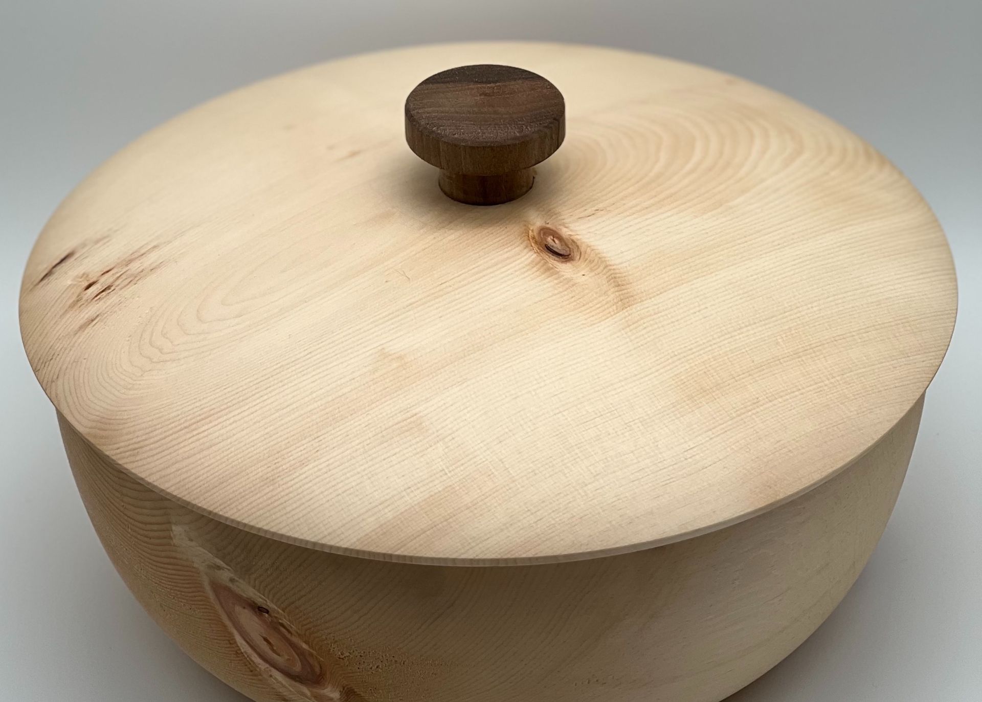 Brotdose aus Zirbenholz von oben